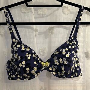 Victoria’s Secret Never Worn Bonnet Coverture Bra